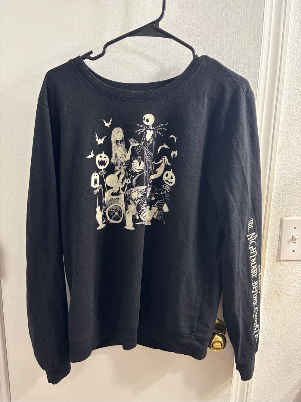 Women’s black Graphic Long-Sleeve Shirt